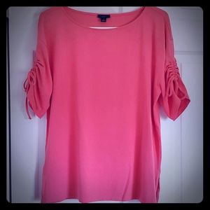 Ann Taylor short sleeve knit top with accent bows